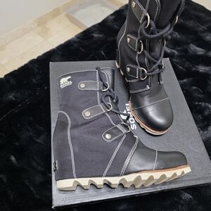 Sorel Joan of Artic Wedge Mid X Celebration boots.
